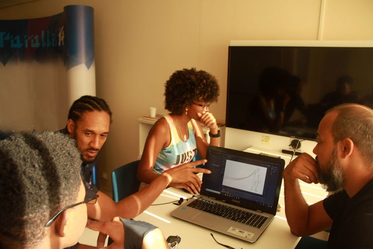 Cours à PARALLEL 14 en Martinique avec les étudiants de l'Université de Trinidad et Tobago. 