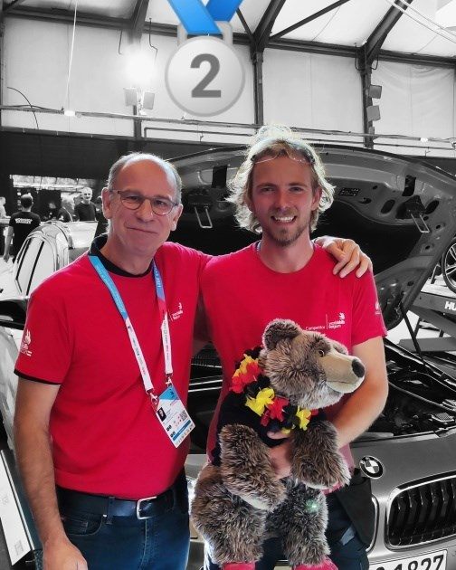 Félicitations à nos médaillés en technologie automobile, Antoine et son Expert Philippe © WorldSkills Belgium Félicitations à nos médaillés en technologie automobile, Antoine et son Expert Philippe © WorldSkills Belgium
