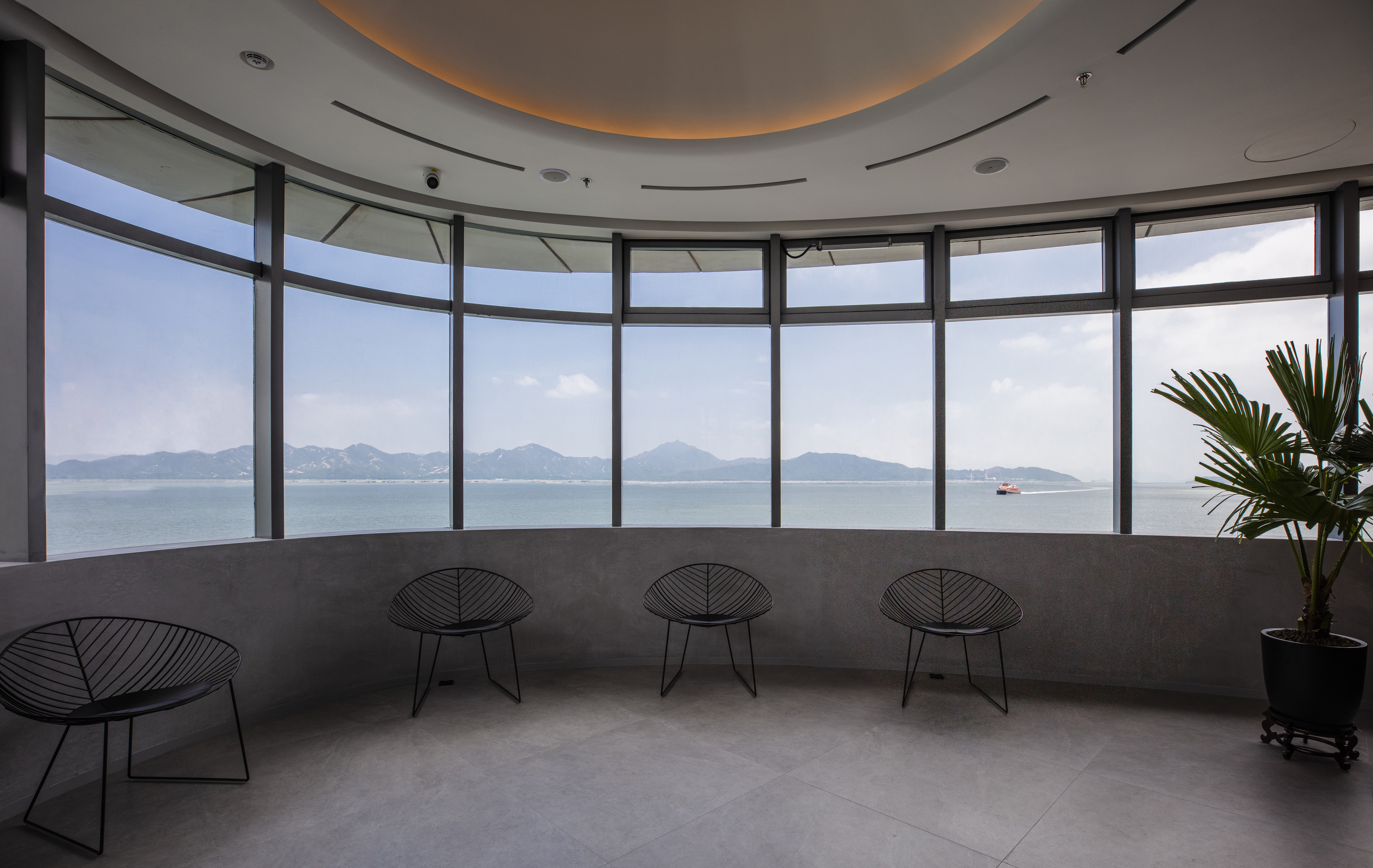 旅客可以270度視野眺望四周海景