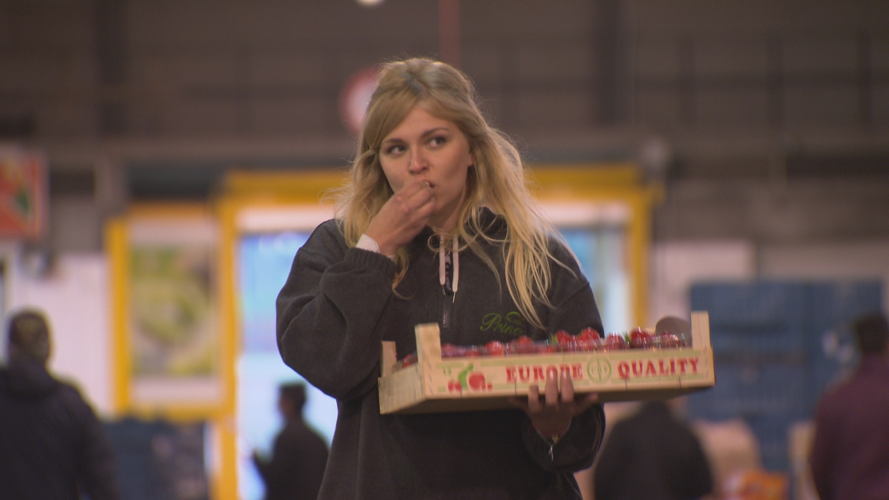 Julie op de vroegmarkt (c) VRT/Eén