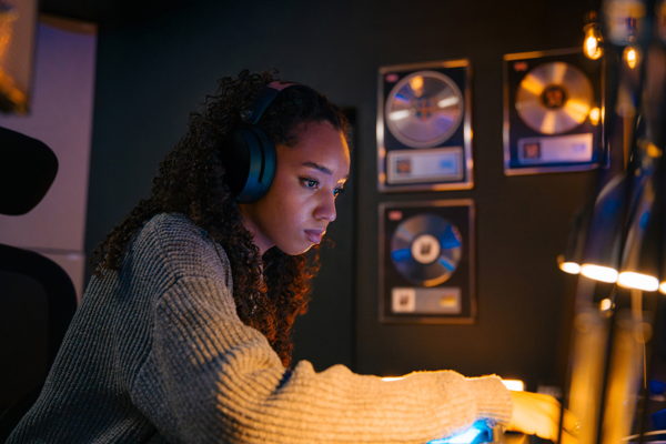 Sennheiser launches the closed-back HD 480 PRO headphones
