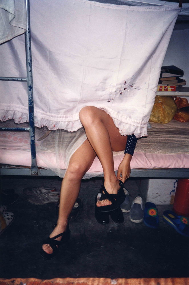 Bertien van Manen, Tao in her dormitory, uit de serie East wind west wind, 1998