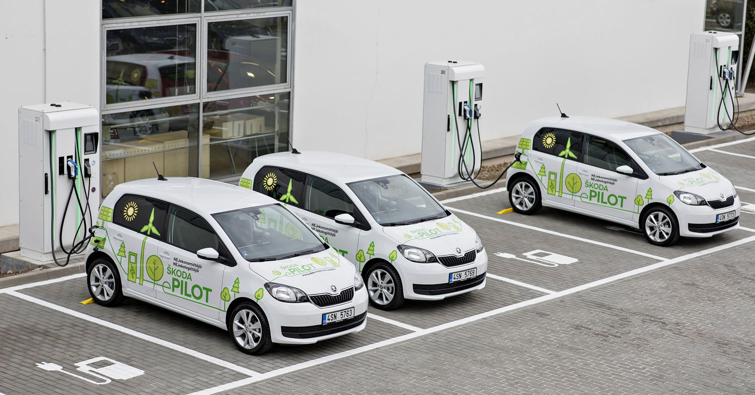 Ahead of the launch of eMobility, ŠKODA is testing the CITIGO E-PILOT as part of a pilot project. The aim is to find out from prospective and potential customers how the vehicle performs in everyday operation before series production of the electric CITIGO begins.