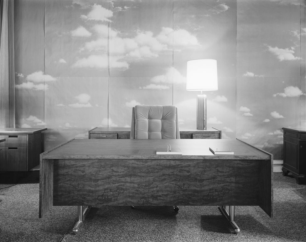 Corporate Office, 1986 © Lynne Cohen, Courtesy Rodolphe Janssen