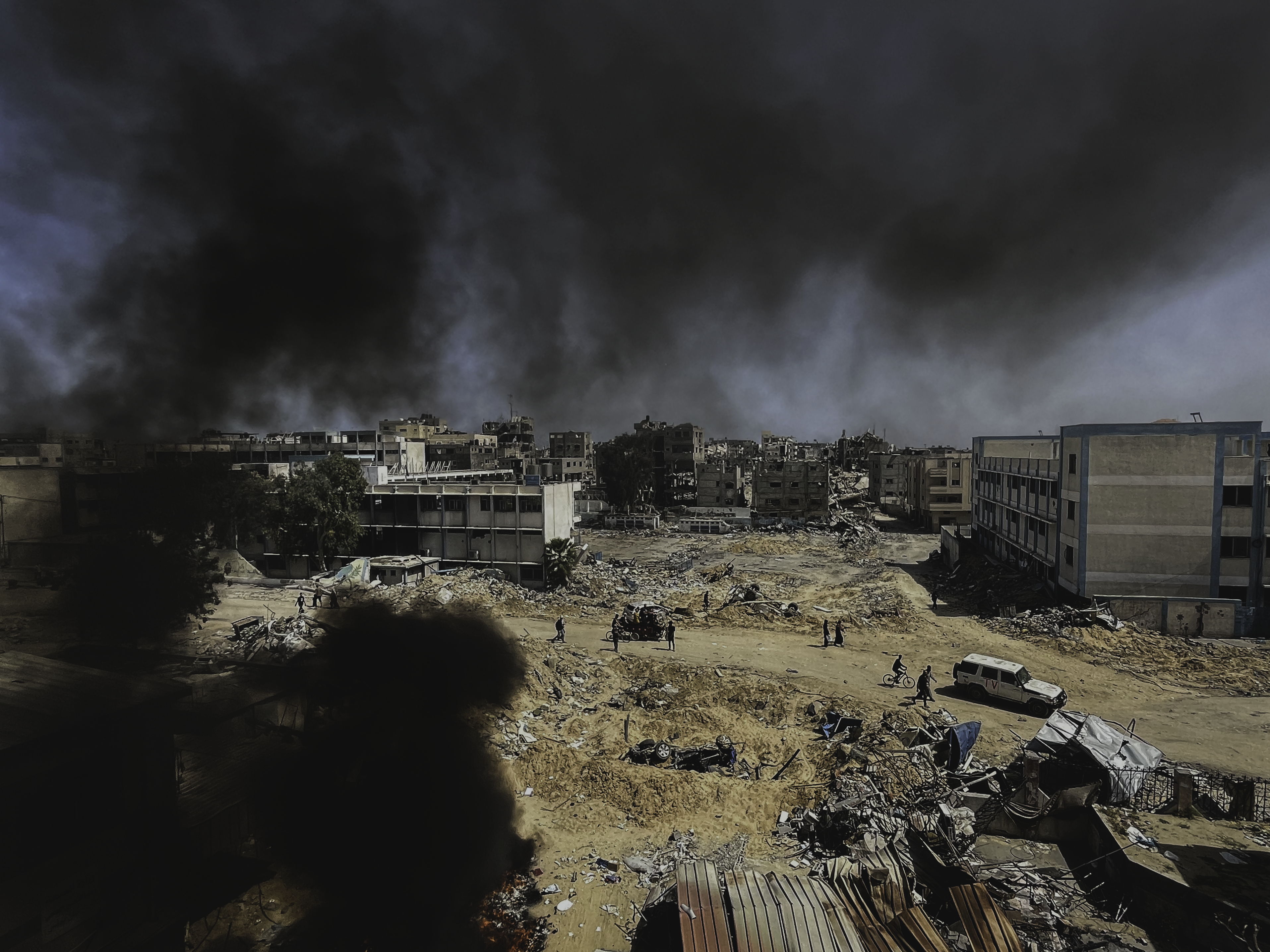 Palestine, Khan Younis, au sud de Gaza. Vue sur la ville de Khan Younis depuis le toit de l'hôpital Nasser, anciennement le plus grand hôpital du sud de Gaza. 22 avril 2024.© Ben Milpas/MSF