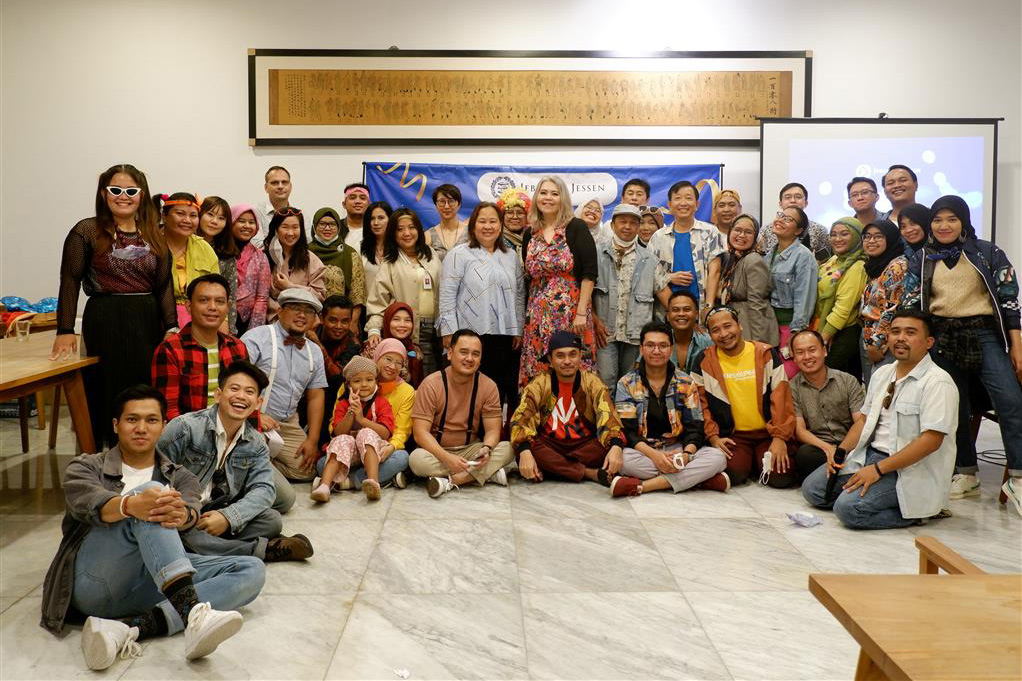 The event was 80s-themed with everyone dressing the part and allowing for a relaxed atmosphere The event was 80s-themed with everyone dressing the part and allowing for a relaxed atmosphere
