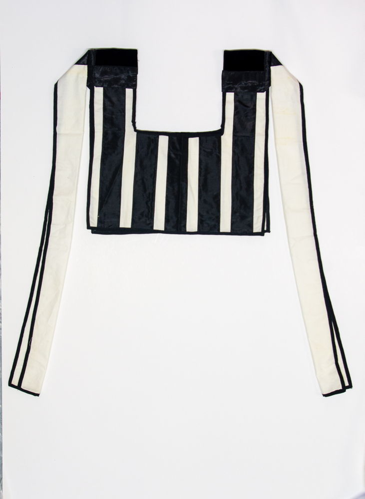 Petite robe Alsace (France), 1950-1980 Coton, satin, velours Coll. Musée Juif de Belgique