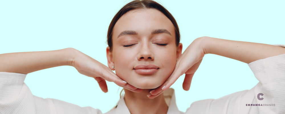 La revolución del autocuidado para un rostro radiante: reflexología facial antiaging en casa