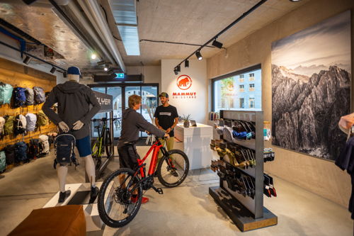 Der neue Mammut Franchise Concept Store in Andermatt verknüpft Produkte sowie Services und wird zum Point of Experience. 