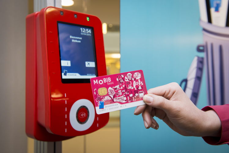 MOBIB Basic-kaart bij een nieuw valideringstoestel.