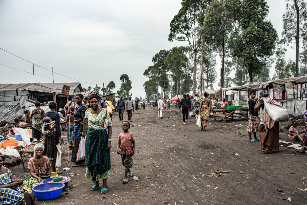 Title: To leave or stay in Bulengo camp Copyright: Daniel Buuma Countries: Democratic Republic of Congo Date taken / Date Recorded: 12 February, 2025 Caption / Description: Numerous internally displaced people in the Bulengo camp, located next to Goma, are leaving the camp, while others are staying, sometime too afraid to hit the road.