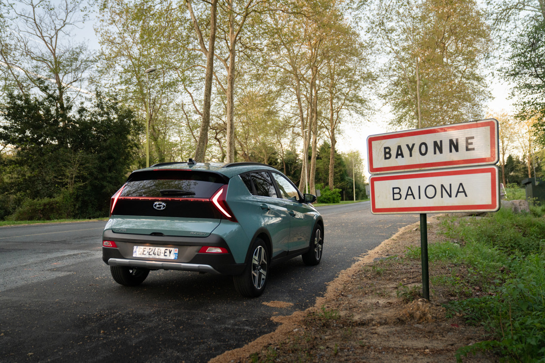 Carte postale de… Bayonne: Hyundai BAYON explore le Pays basque français