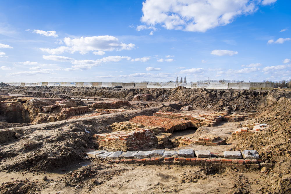 Van het Prinsenhof werd het gewelf van een grote kelder bloot gelegd, gebouwd in de eerste kloosterfase van de 13de eeuw. ©Frederik Beyens Van het Prinsenhof werd het gewelf van een grote kelder bloot gelegd, gebouwd in de eerste kloosterfase van de 13de eeuw. ©Frederik Beyens