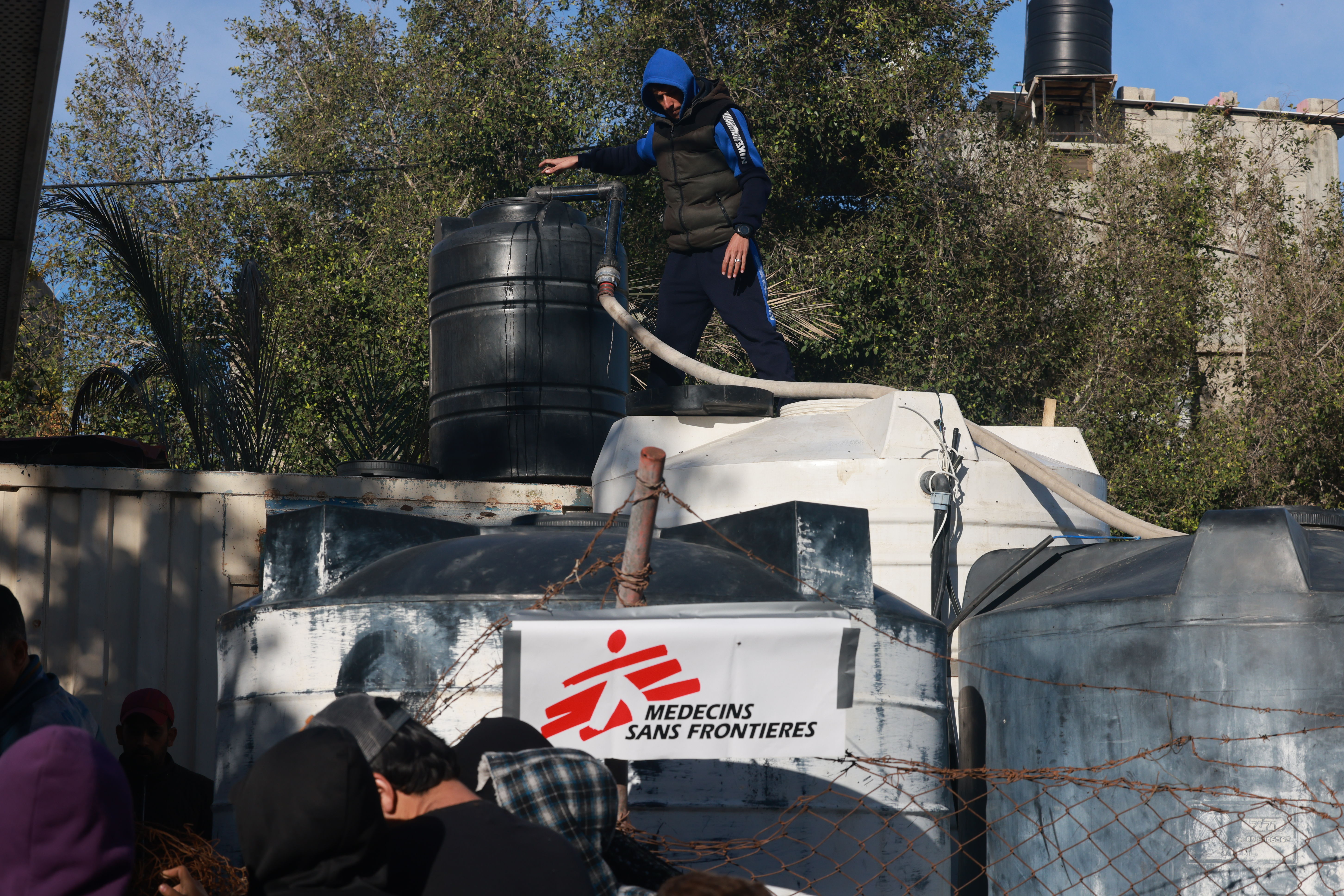 MSF teams are supporting the distribution of safe water to over 10,000 displaced people a day. Location: Gaza| Date: 16/12/2023
