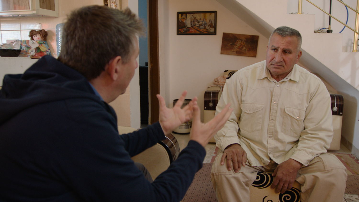 Khadim Sharif Al-Jabouri met Rudi Vranckx - (c) VRT