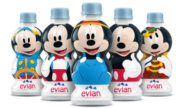 Boire de l’eau tout en s’amusant grâce à evian® : Happy Birthday Mickey