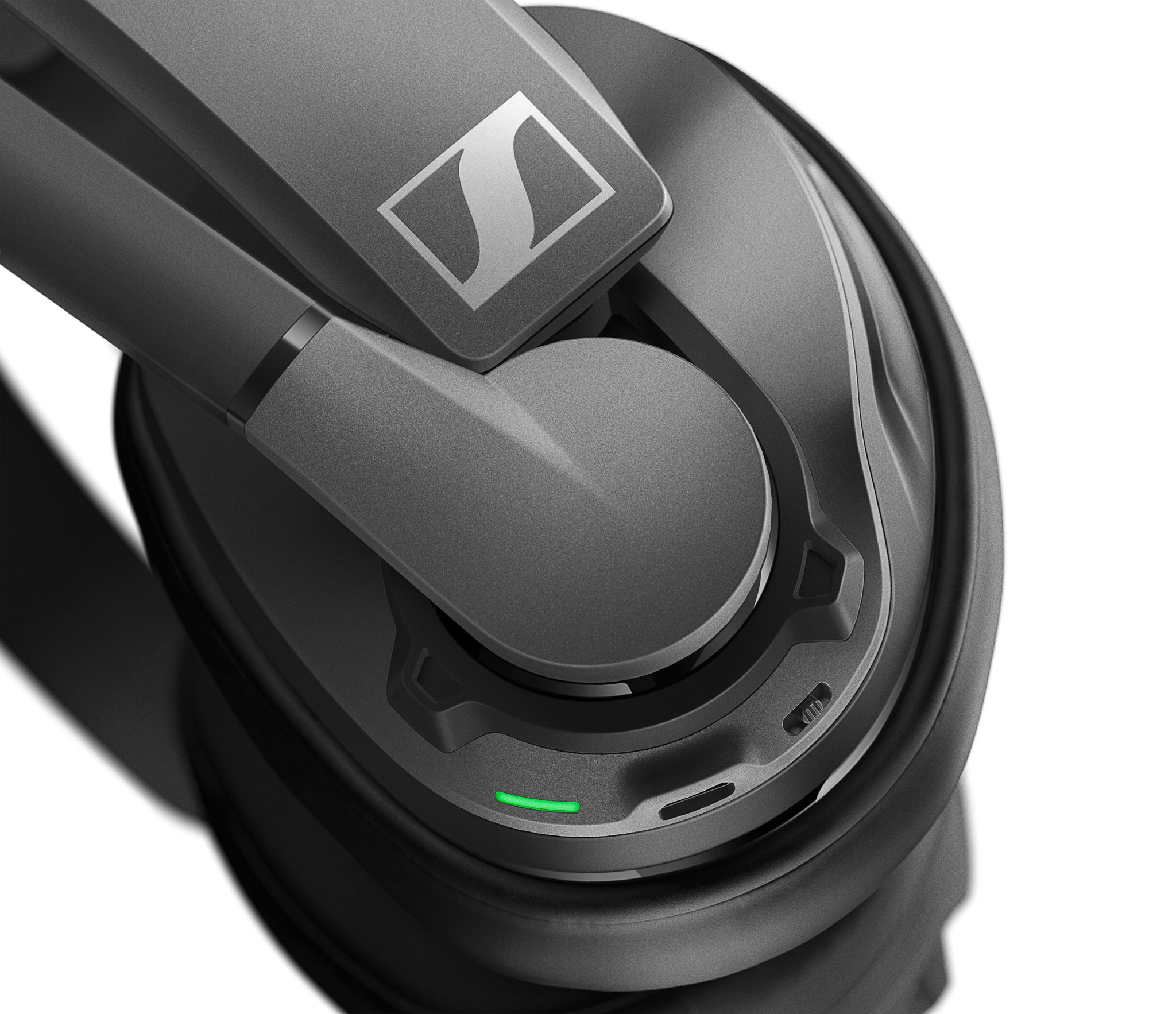 The GSP 370 has an exceptional battery life of up to 100 hours. It is recharged via an included micro-USB cable. The GSP 370 has an exceptional battery life of up to 100 hours. It is recharged via an included micro-USB cable.