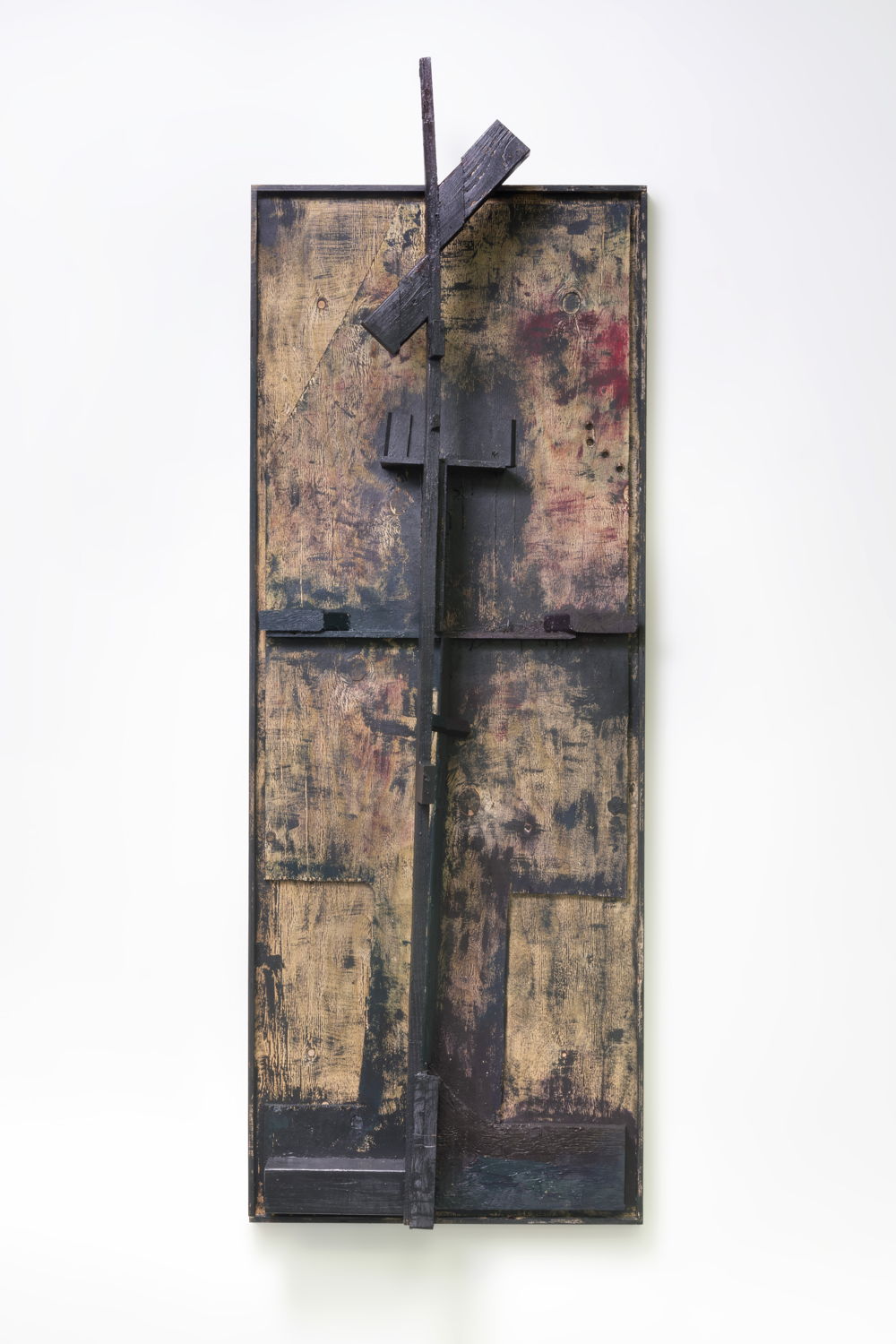 Sterling Ruby, REIF. 7224. 2020, wood and paint, 222.3 x 76.2 x 24.1 cm (87 1⁄2 x 30 x 9 1⁄2 in.) Courtesy the Artist and Xavier Hufkens, Brussels