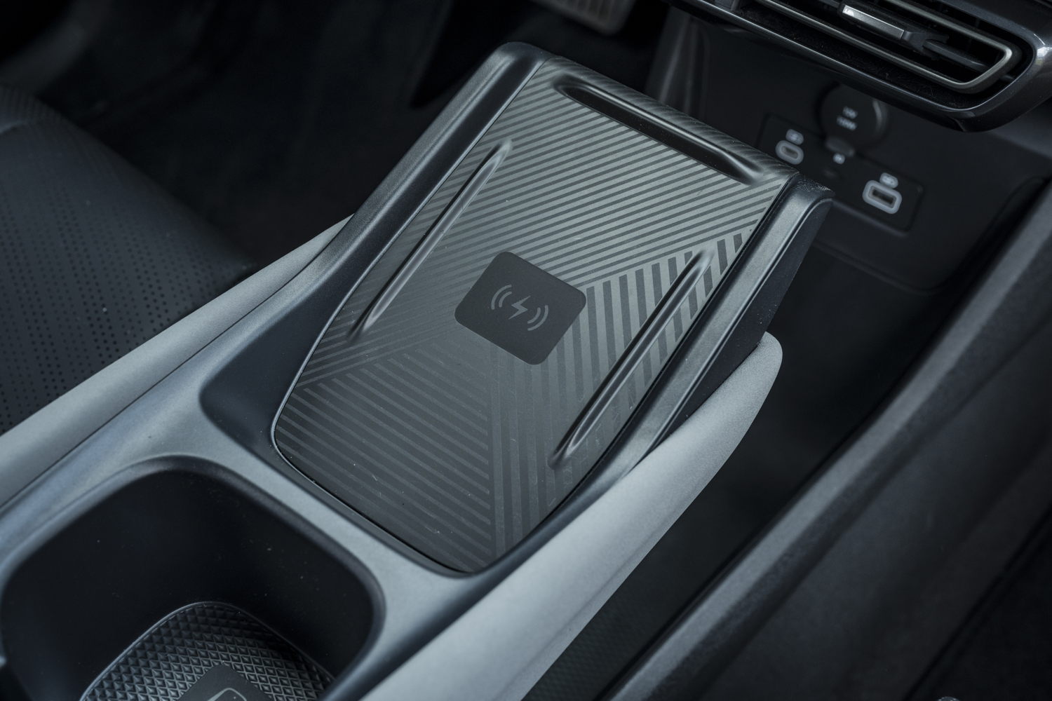 2025 BYD DOLPHIN SURF DETAIL 035