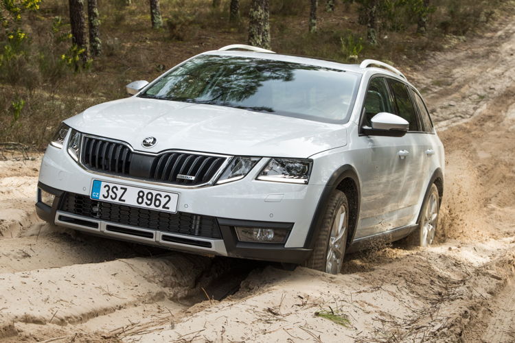 The ŠKODA OCTAVIA SCOUT is presented in a rugged off-road look. Due to its standard all-wheel drive, the increased ground clearance and the large approach and departure angles, the all-rounder also ensures driving pleasure off the beaten track. There is a choice of three powerful and efficient engines available.