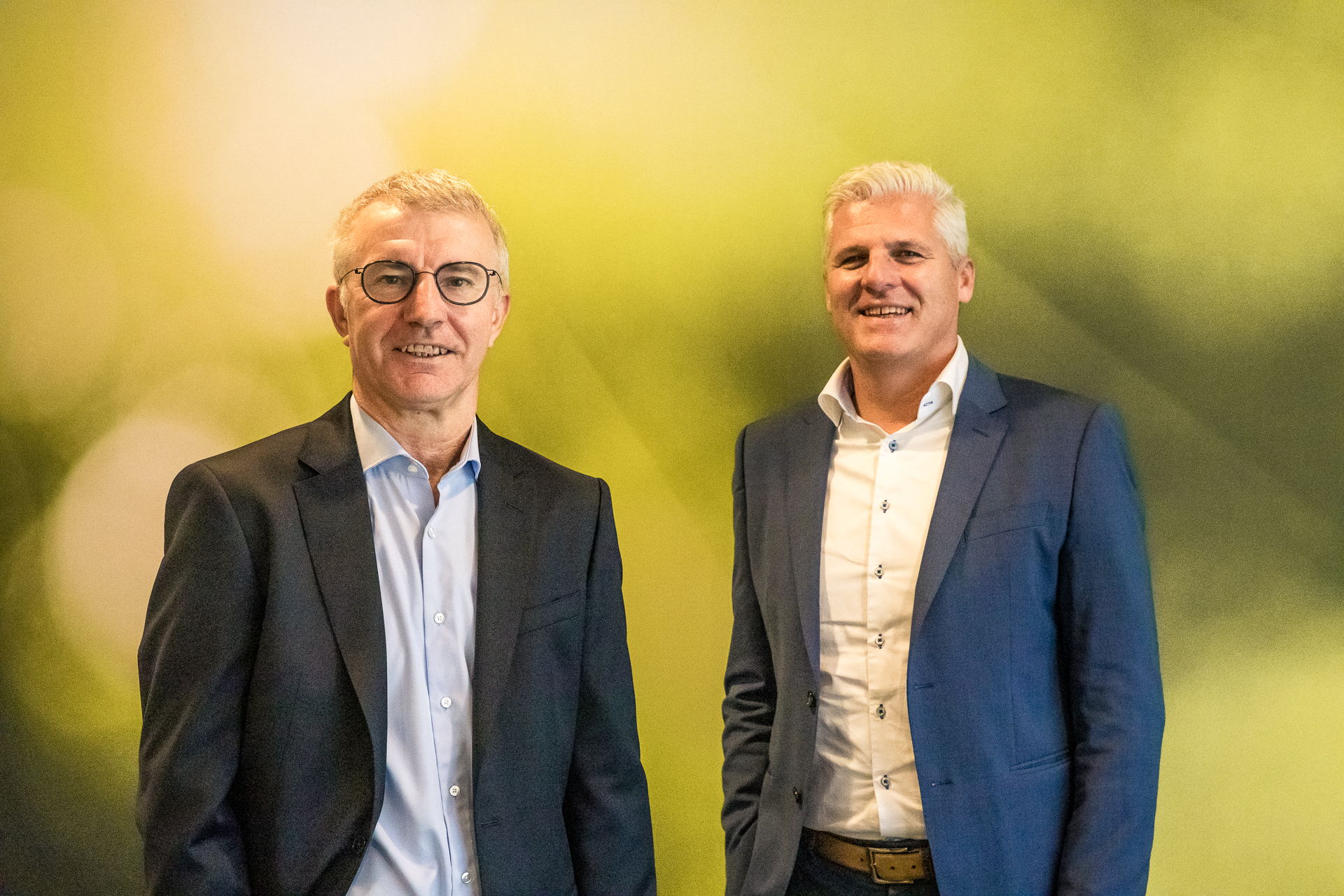 A partir du 1er janvier 2024, Niek Depoorter (à droite) succédera à l'actuel CEO, Eric Lauwers (à gauche).