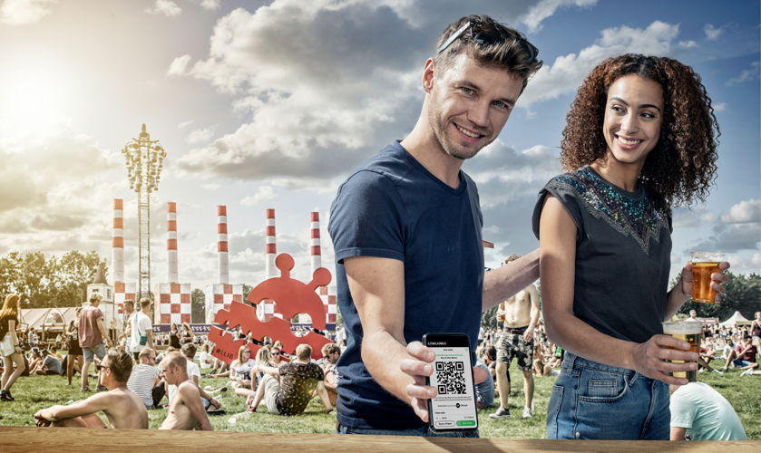 Für das Lowlands Festival 2019 entwickelte CM.com das Zahlungssystem 'Mobile Order'. Festivalbesucher konnten ihr Essen und Trinken durch eine Zahlungslösung, die in die Lowlands-App integriert wurde, bestellen.