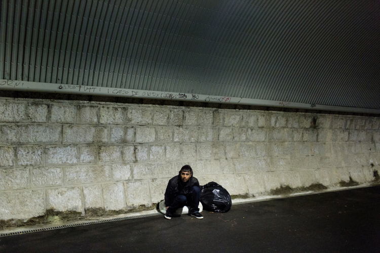 D'août à novembre 2017, entre 100 et 150 demandeurs d'asile, pour la plupart originaires du Pakistan, vivaient dans un tunnel © Alessandro Penso D'août à novembre 2017, entre 100 et 150 demandeurs d'asile, pour la plupart originaires du Pakistan, vivaient dans un tunnel © Alessandro Penso