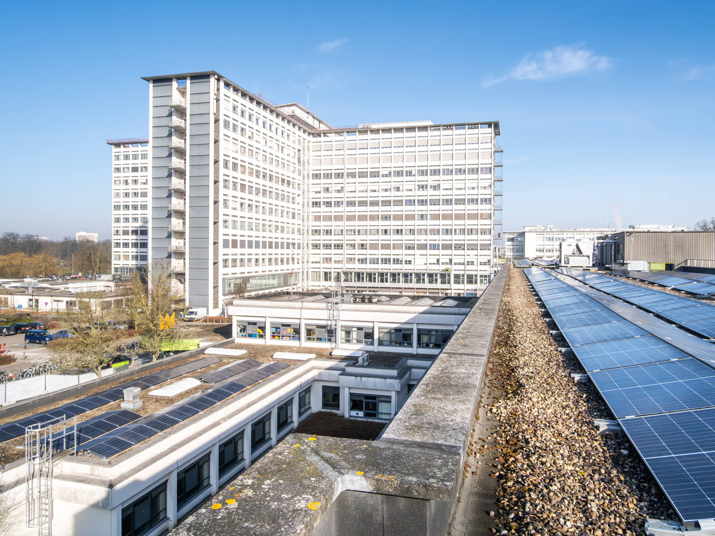 Ziekenhuis aan de Stroom neemt 4.400 m² zonnepanelen in gebruik 