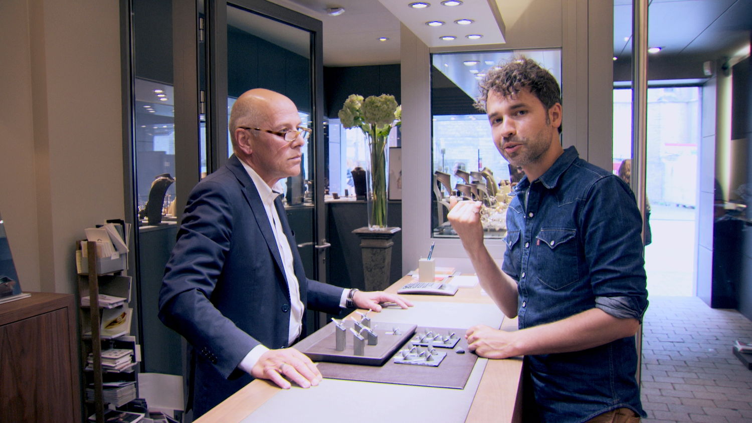 Een doe-het-zelf-diamanten ring
Voor hetzelfde geld (c) VRT