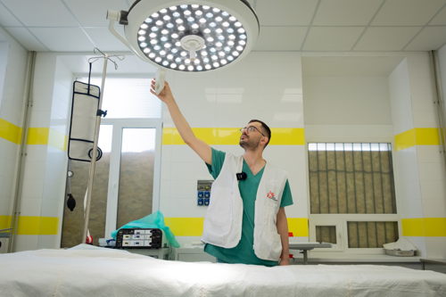 MSF Emergency department Activity Manager, Dr. Khassan El-Kafarna, at Kostiantynivka hospital in Ukraine Copyright: Linda Nyholm/MSF MSF Emergency department Activity Manager, Dr. Khassan El-Kafarna, at Kostiantynivka hospital in Ukraine Copyright: Linda Nyholm/MSF