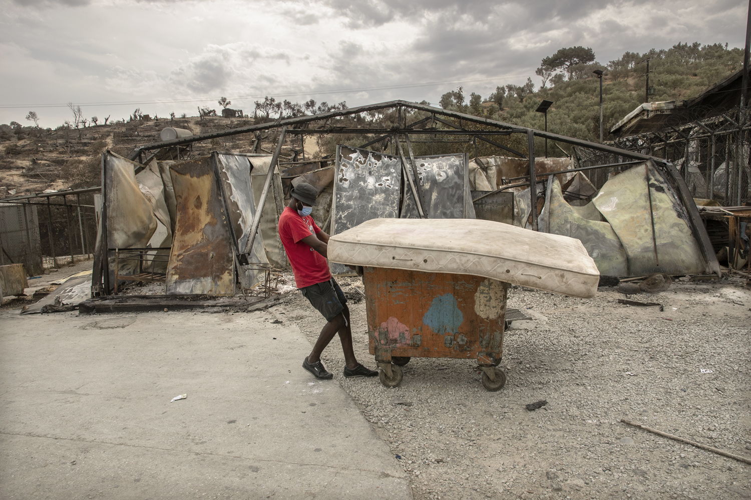 Vluchtelingenkamp van Moria, Lesbos, september 2020, 37 x 55 cm © Mathieu Pernot