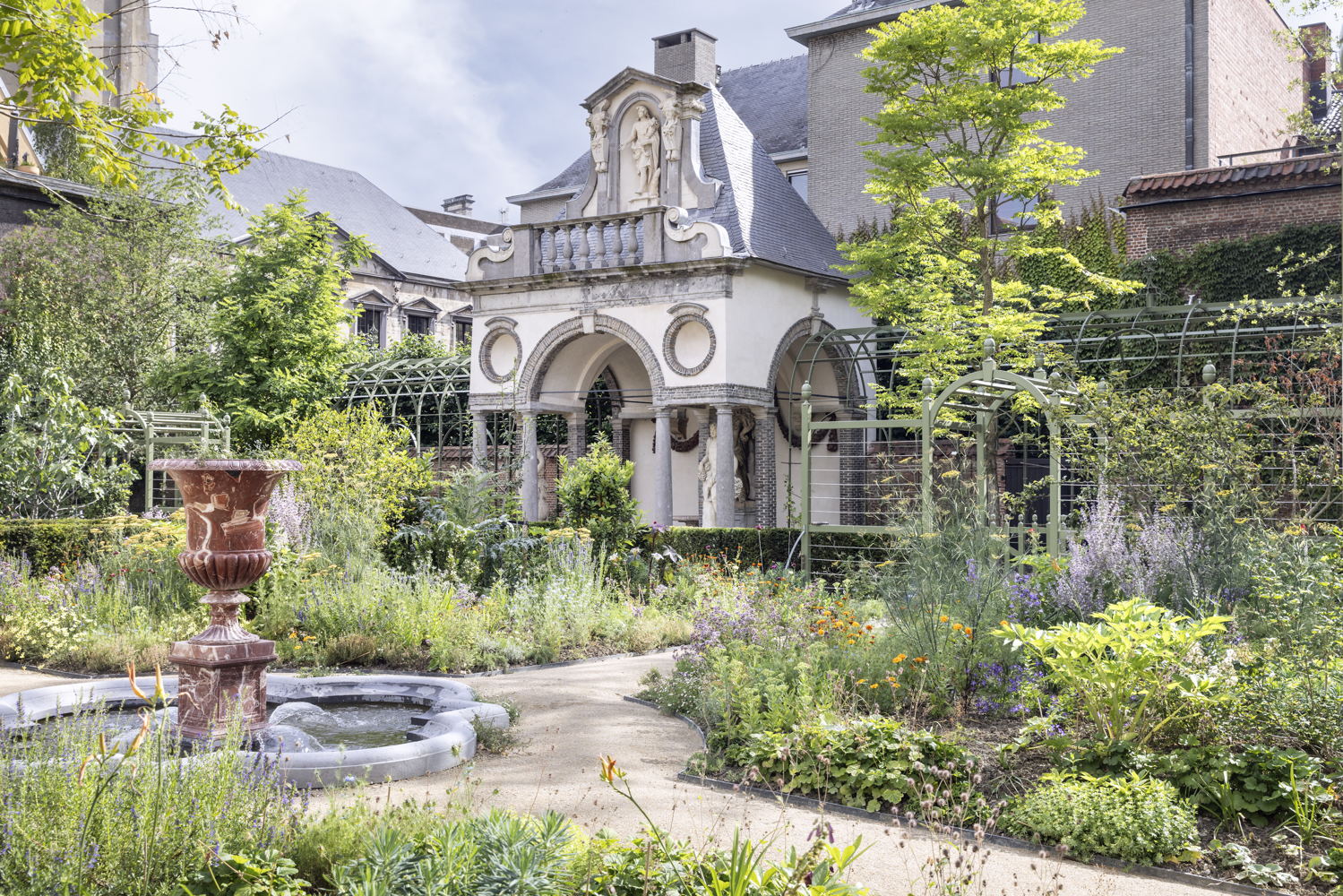 ZOMERBEELD 2024, de tuin van het Rubenshuis, zicht op het paviljoen, foto Ans Brys