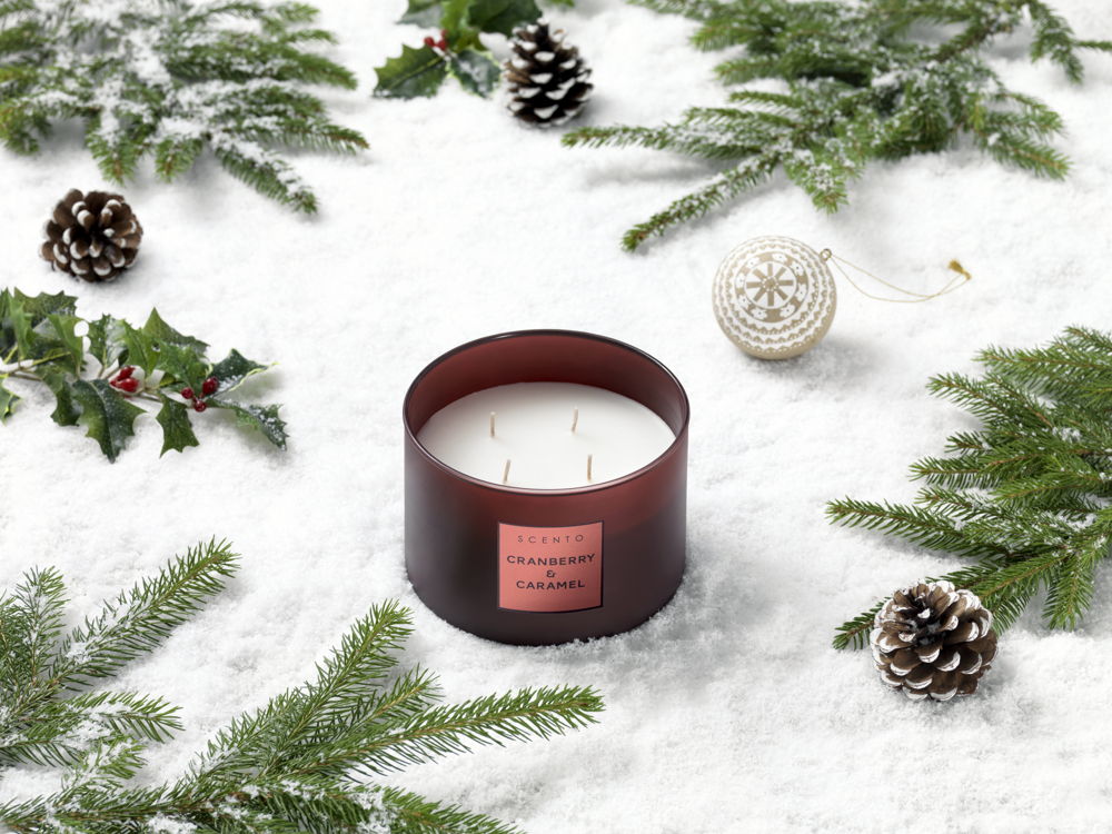 Cranberry&Caramel_Candle_Lifestyle_BE€34,95_LUX€36,99