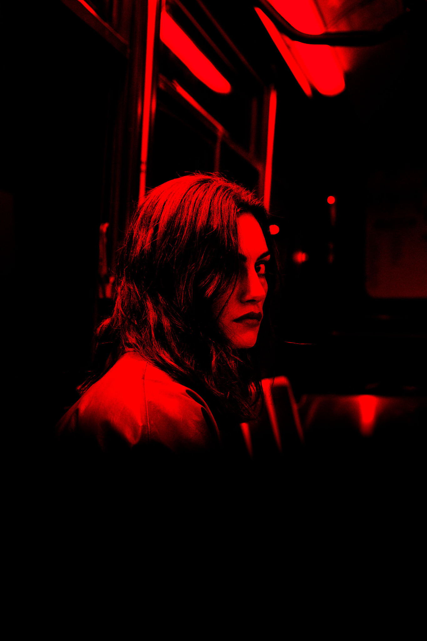La protagoniste de FINAL STOP est incarnée par l’actrice australienne Phoebe Tonkin.