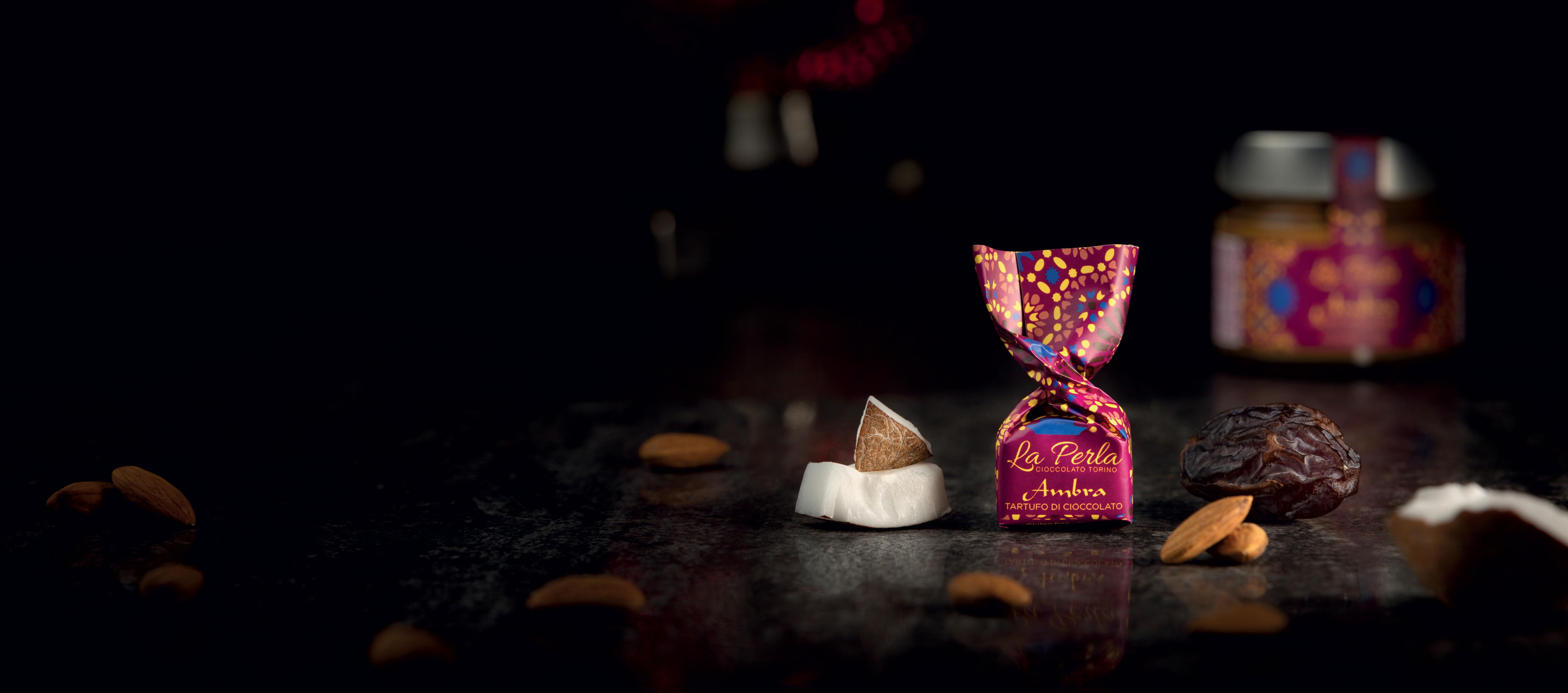 Ambra, il nuovo Tartufo di Cioccolato firmato La Perla di Torino ha un cuore di dattero