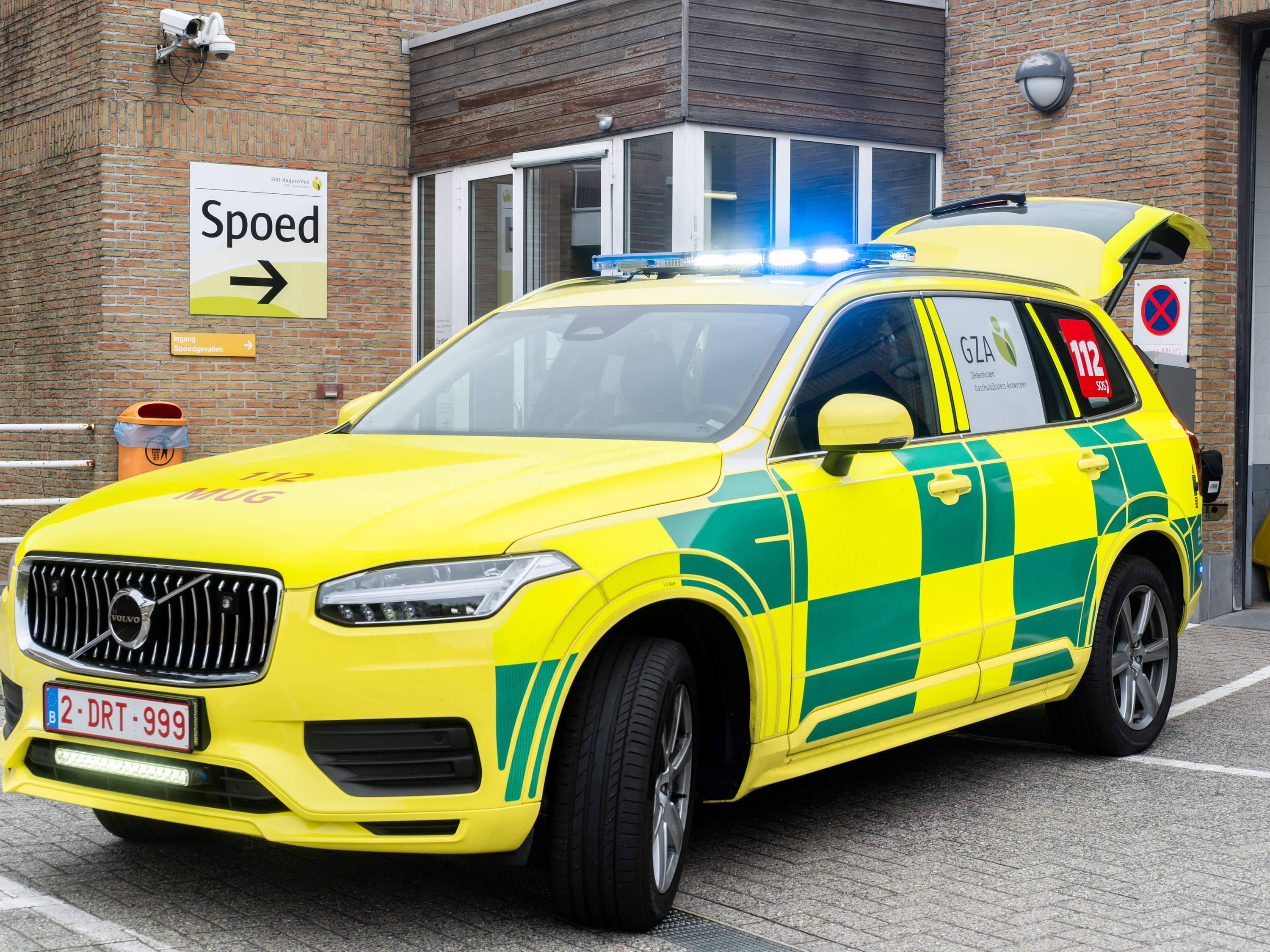 Spoeddiensten GZA Ziekenhuizen en ZNA delen nieuw MUG-voertuig