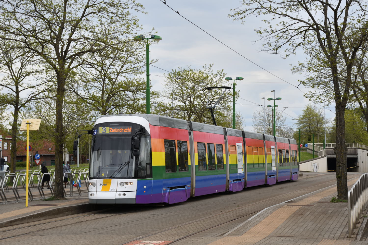 Regenboogtram Antwerpen De Lijn (1)