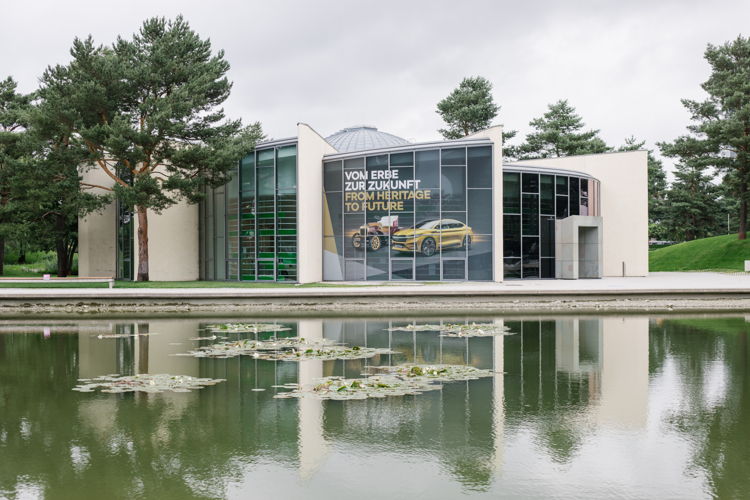 ŠKODA is celebrating the founding of the company 125
years ago with the special exhibition “From Heritage to
the Future” at the Autostadt in Wolfsburg, Germany.

