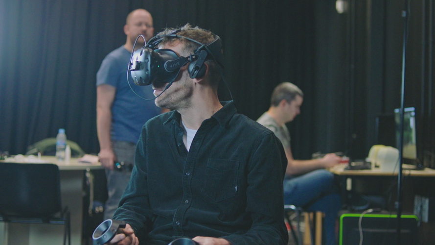 Otto-Jan bevindt zich in VR - (c) VRT