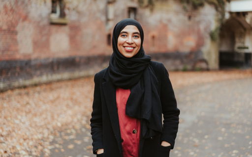 Yasmine leert durven door te doen. In alle veiligheid en vertrouwen. Hier is het te doen.