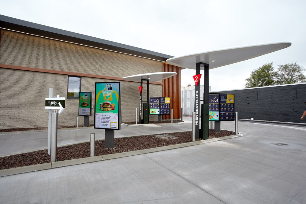 De Drive-In van het nieuwe McDonald's restaurant in Deinze