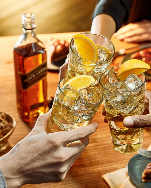 Johnnie Walker Black Label - Cheers
