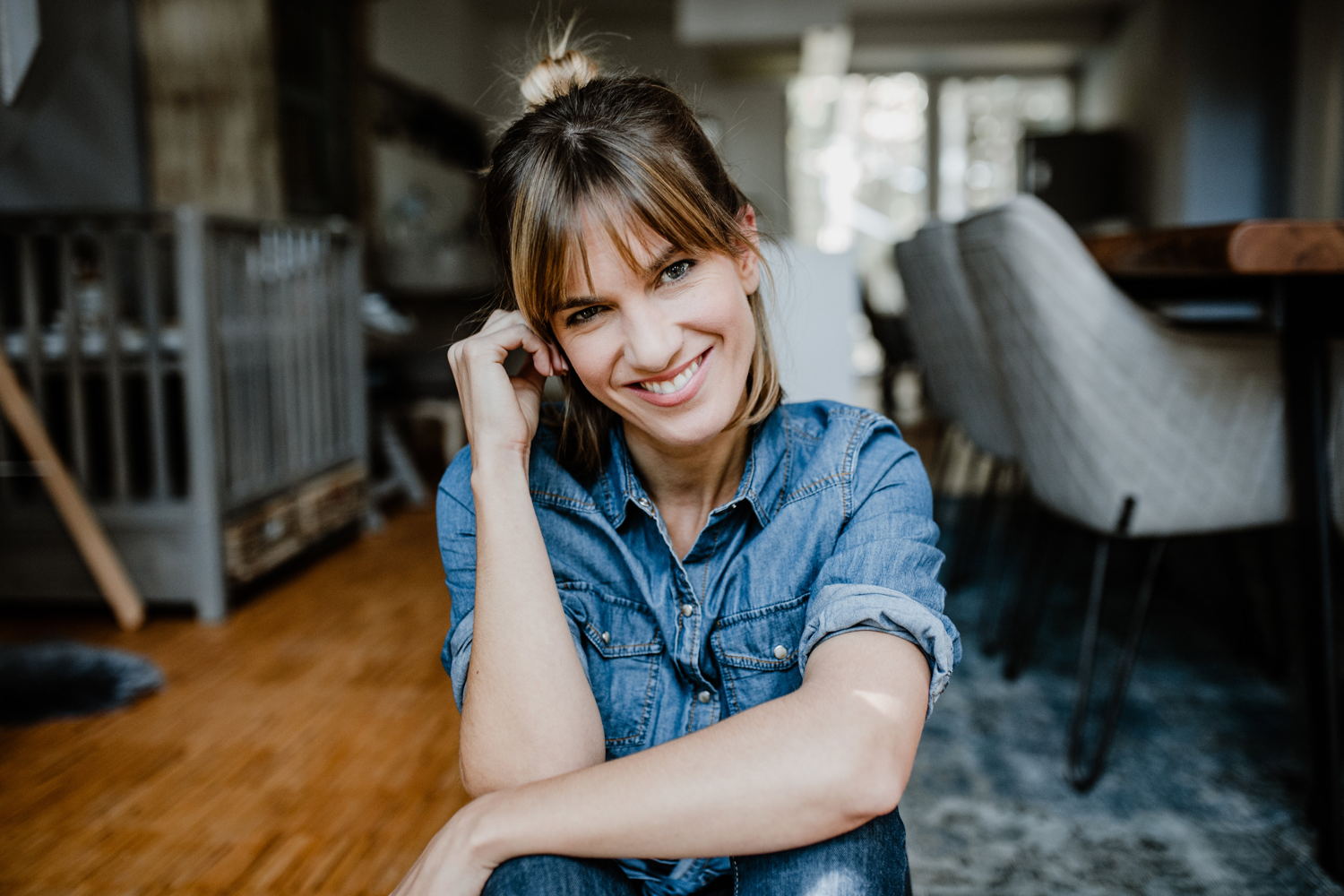 Bekannt wurde Isabell Horn durch ihre Serienrollen in „GZSZ“ und „Alles was zählt“ – seit 2017 ist ihre neue Rolle „Mama“ der kleinen Ella. Copyright: Maria und Lina Fotografie