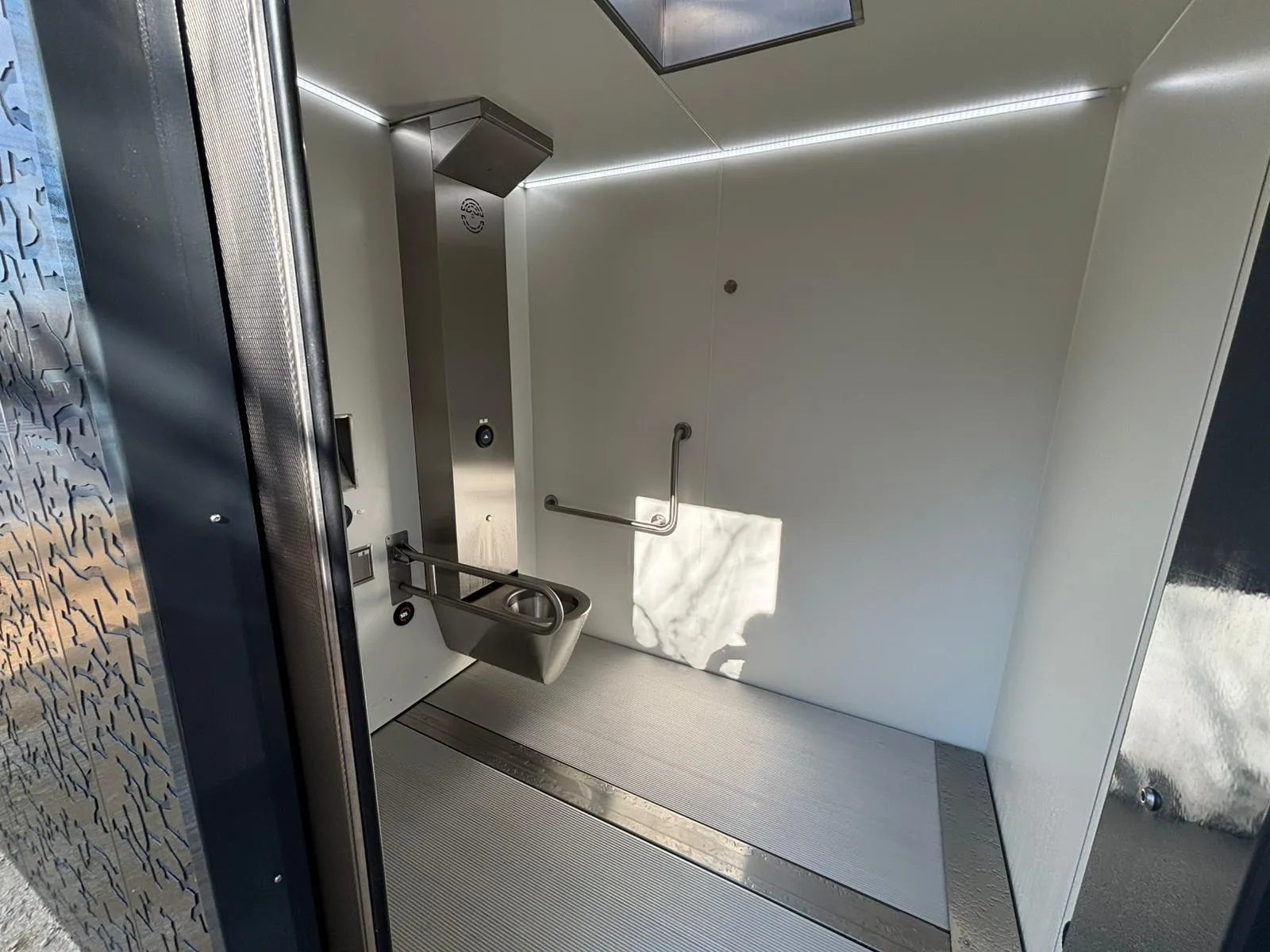 Smart toilets installed at three Brussels squares