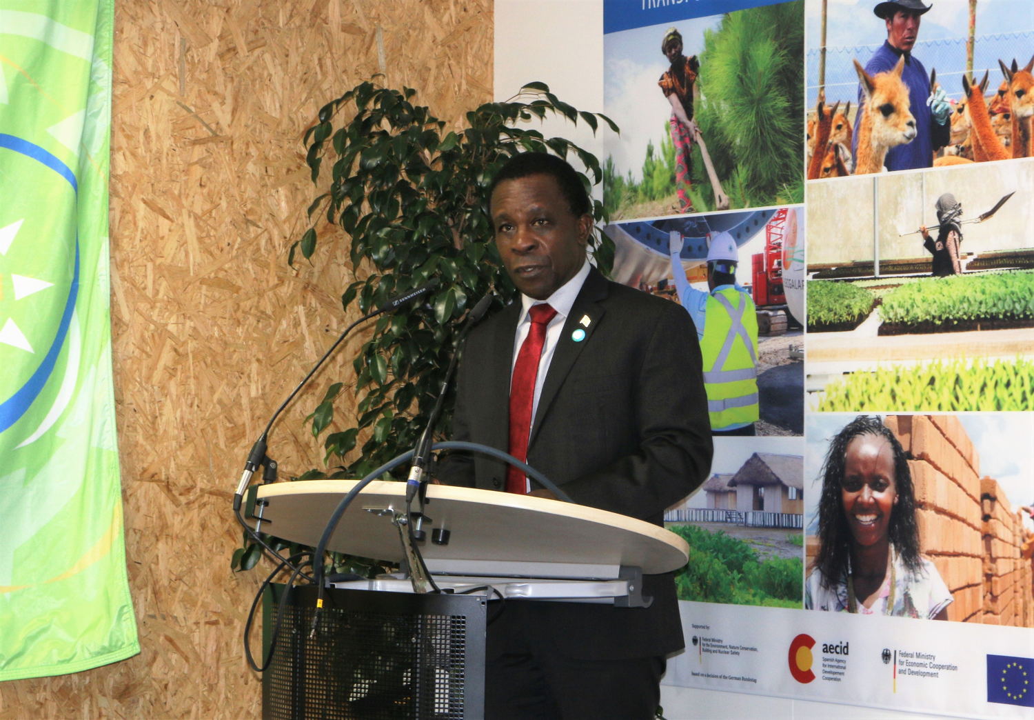 Prime Minister of Grenada, Chair of the World Bank Small States Forum and Chairman of CARICOM, Dr. The Rt. Honourable Keith Mitchell, delivers remarks at the CARICOM-UNDP Side Event at COP23.