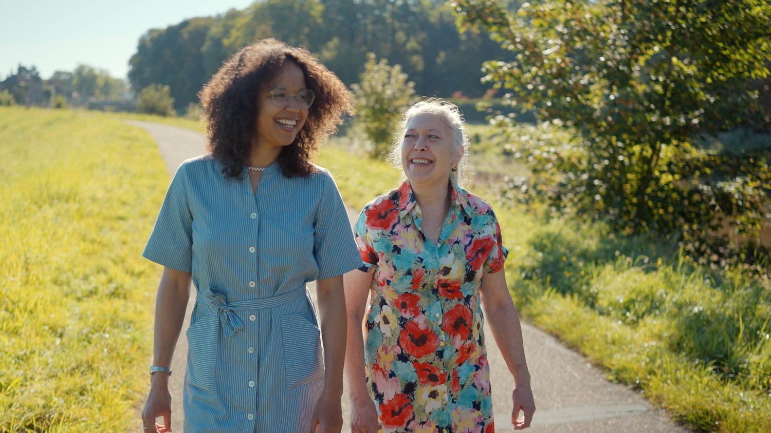 Waarom wachten - Soe Nsuki en moeder Marieken (c) VRT 