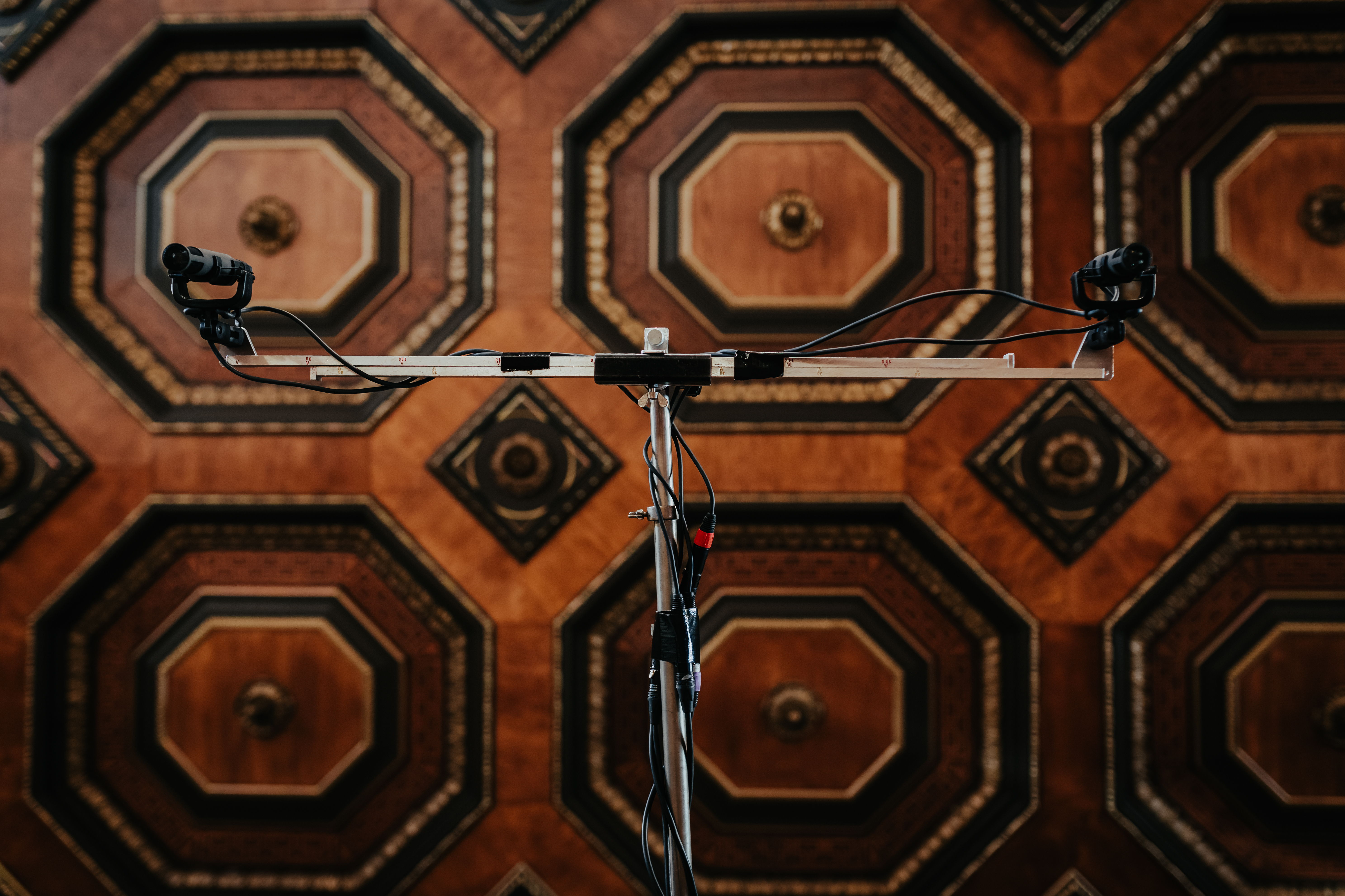 The two MKH 800 TWIN main microphones under the coffered ceiling of the Berlin Meistersaal ​ ​ Image: bildgeber.de, courtesy of the Mahler Chamber Orchestra