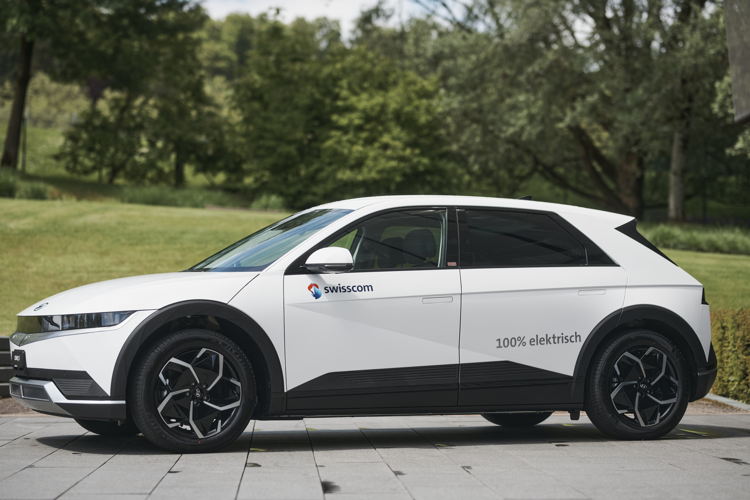 Swisscom elektrifiziert ihre Fahrzeugflotte mit 1’200 E-Autos von Hyundai