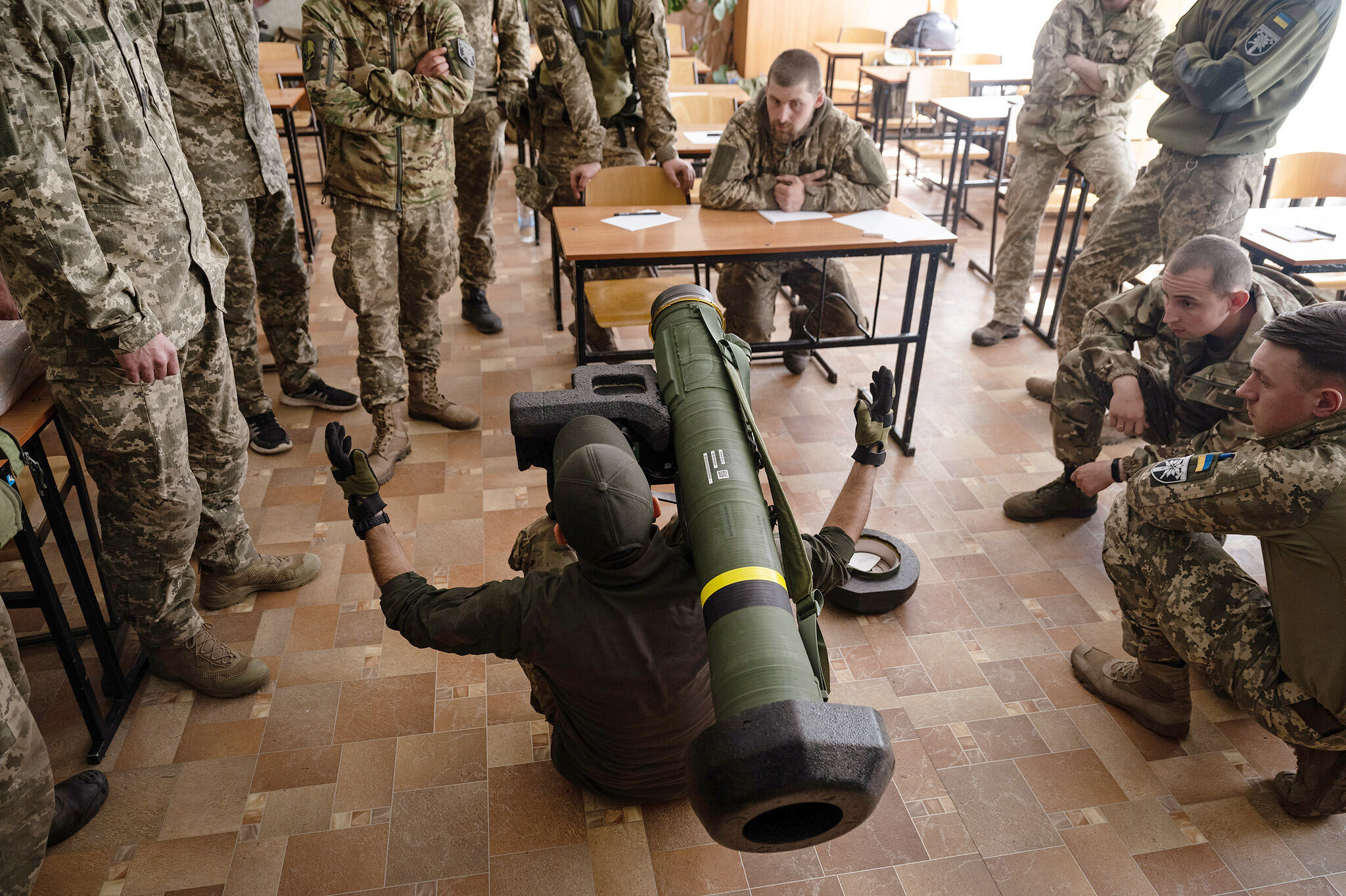 An American volunteer teaching Ukrainian soldiers how to use a Javelin missile outside Zaporizhzhia, in southeastern Ukraine, on April 28.  Courtesy of Lynsey Addario for The New York Times