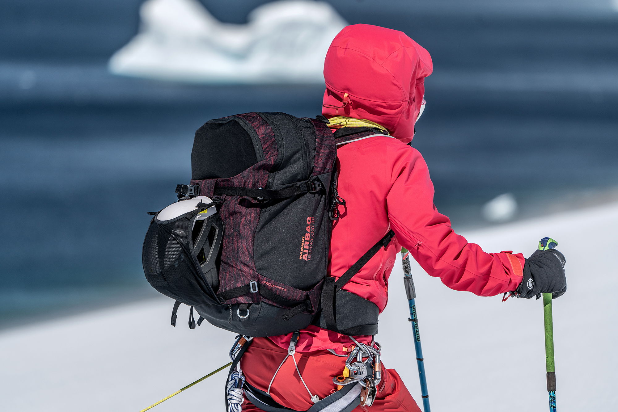 Caro North auf Antarktis Tour mit dem Niva 35L Rucksack